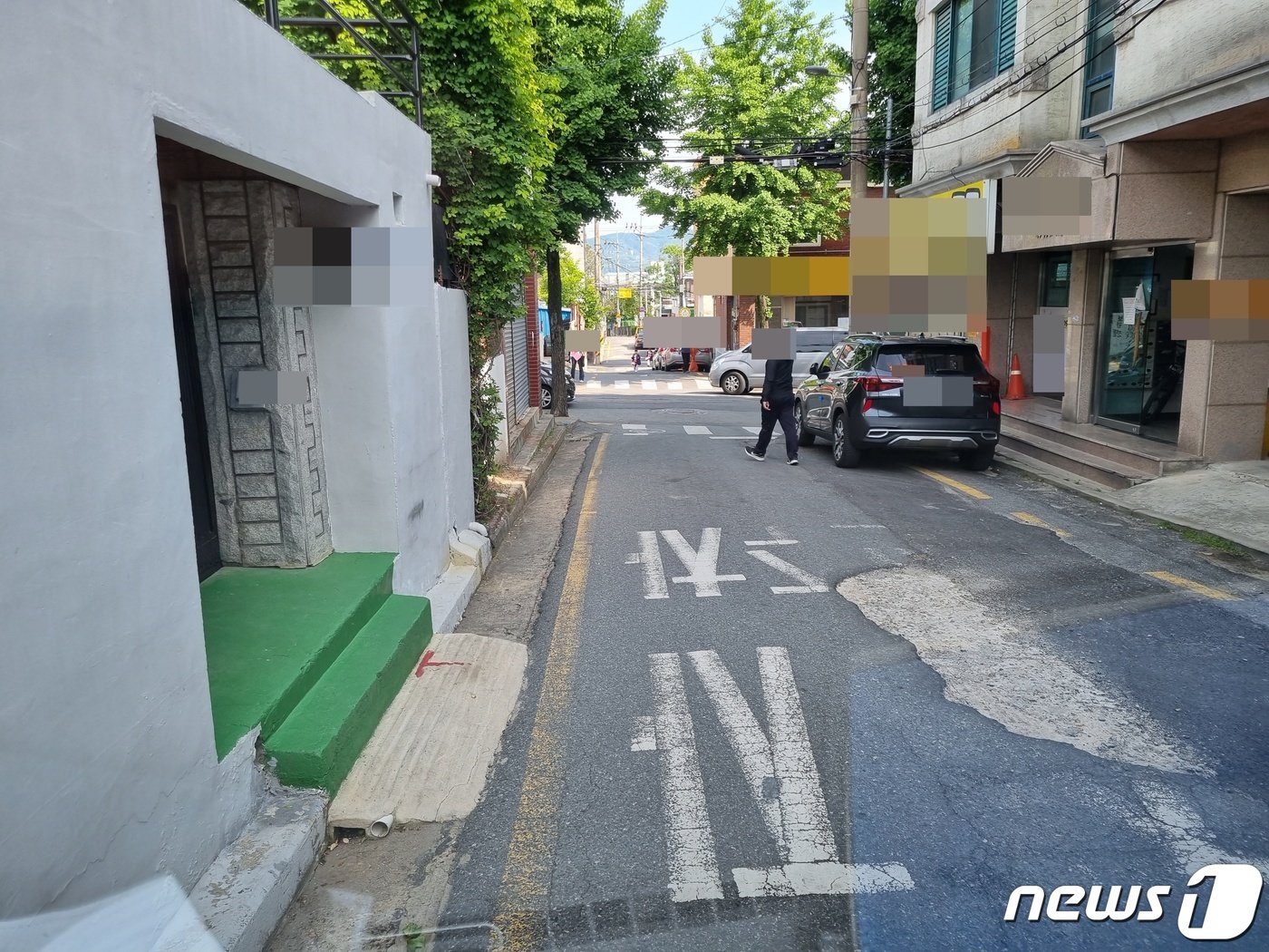 대전 서구 내동 주택가 이면도로 임시포장이 파손돼 있다.&#40;독자 제공&#41;