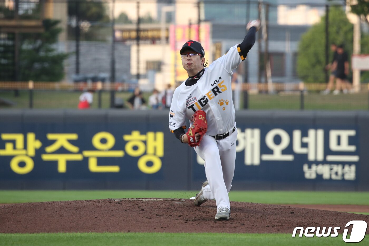 본문 이미지 - 역투하는 KIA 타이거즈 양현종. 2023.5.9./뉴스1 ⓒ News1 김태성 기자