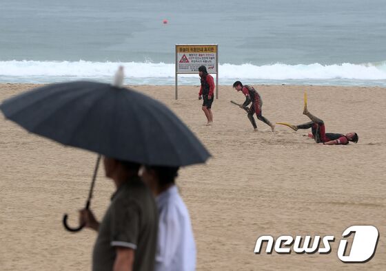 퇴근길날씨] 경기·강원북부 소나기…서해안 밤부터 짙은 안개 - 뉴스1