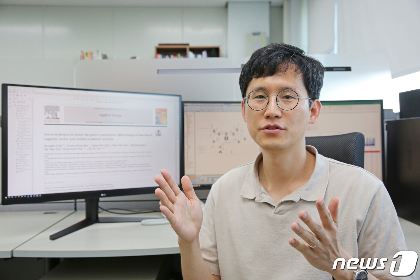 본문 이미지 - 박정호 한국에너지기술연구원 책임연구원이 재생에너지 출력제한 기반 그린수소의 경제성 분석에 대해 설명하고 있다.(에너지기술연 제공)/뉴스1