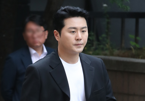 이루, 음주운전 논란 후 4년 만에 무대 복귀…"조심스럽고 떨려"