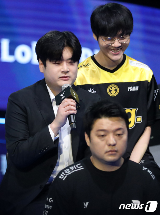 유상욱 감독 출사표에 미소 짓는 '테디' 박진성