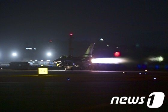 충남 공군 서산기지에서  KF-16 전투기가 미 알래스카로 이륙을 위해 활주로 질주하고 있다. (공군 제공) 2023.6.1/뉴스1
