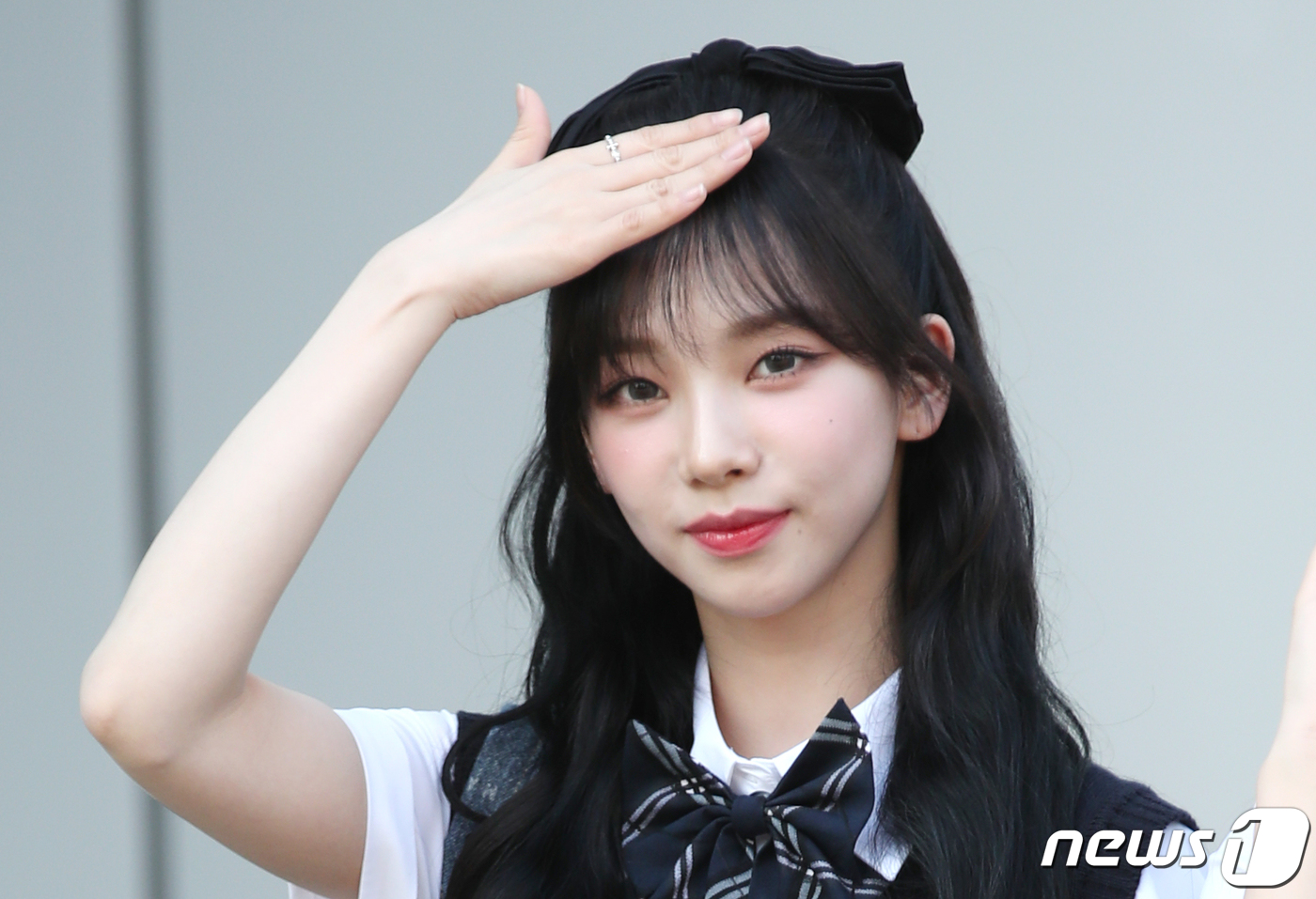 (고양=뉴스1) 권현진 기자 = 그룹 에스파(aespa) 카리나가 1일 경기도 고양시 일산 동구 장항동 JTBC 일산스튜디오에서 진행되는 '아는 형님'(아형) 녹화를 위해 방송국에 …