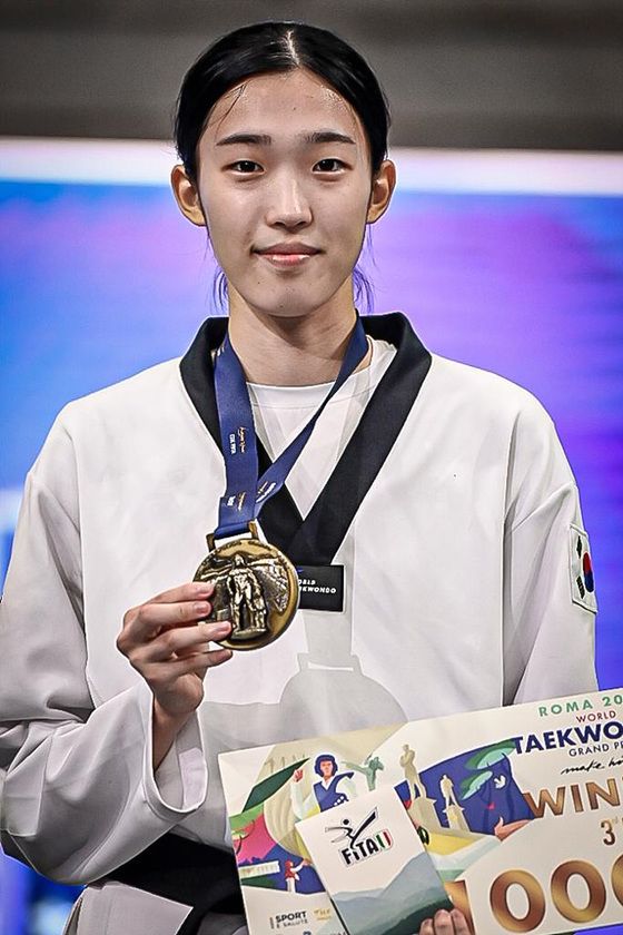 로마 그랑프리 여자 57㎏에서 동메달을 목에 건 김유진.(세계태권도연맹 제공)