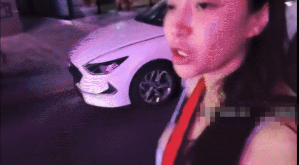 본문 이미지 - 부천역 인근에서 BJ 냠냠짱짱이 BJ 감성여울을 폭행하는 장면이 생방송으로 송출됐다. (온라인 커뮤니티 갈무리)