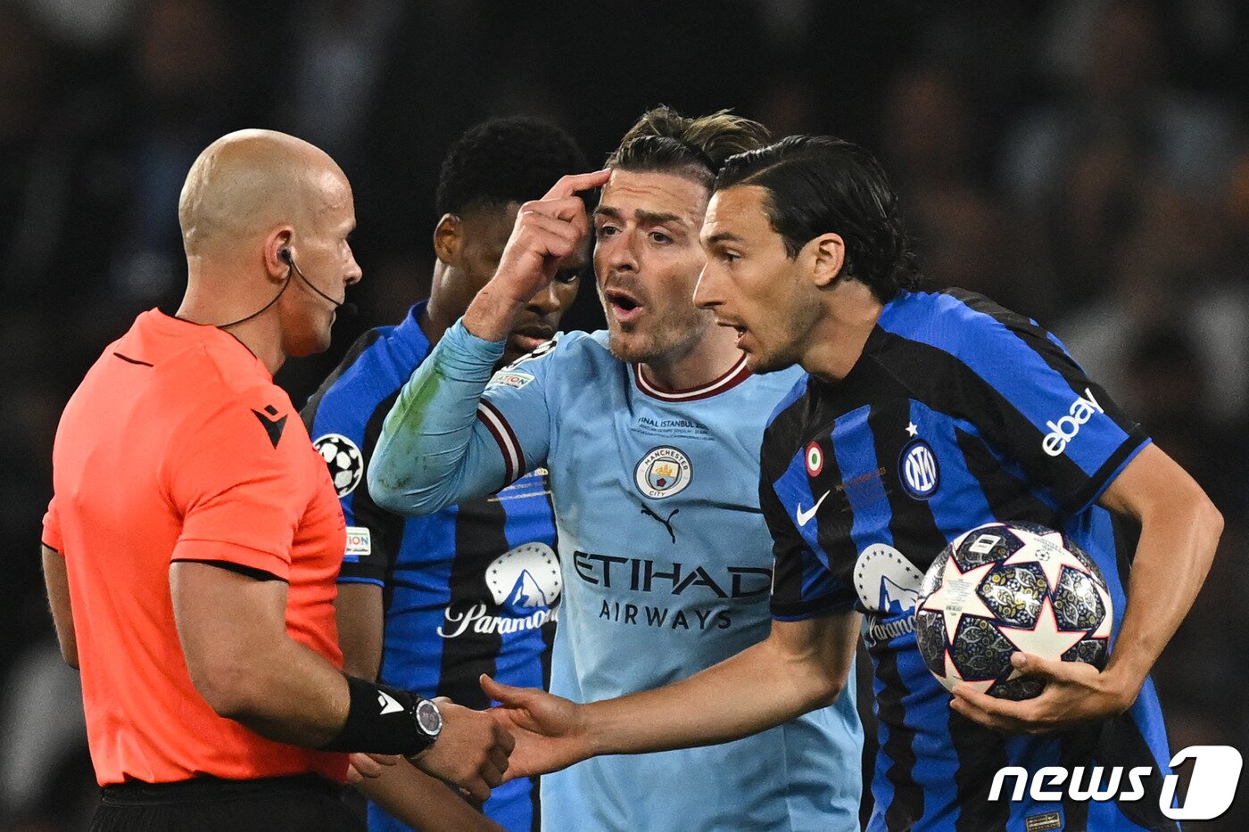 본문 이미지 - 맨시티와 인터 밀란의 경기 모습 ⓒ AFP=뉴스1