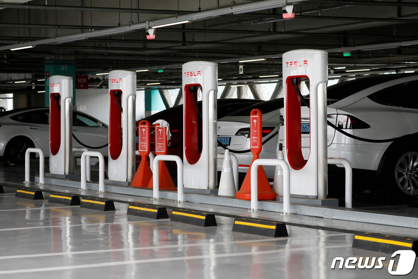 본문 이미지 - 한국 하남시에 설치된 테슬라 충전소. ⓒ 로이터=뉴스1 ⓒ News1 박형기 기자