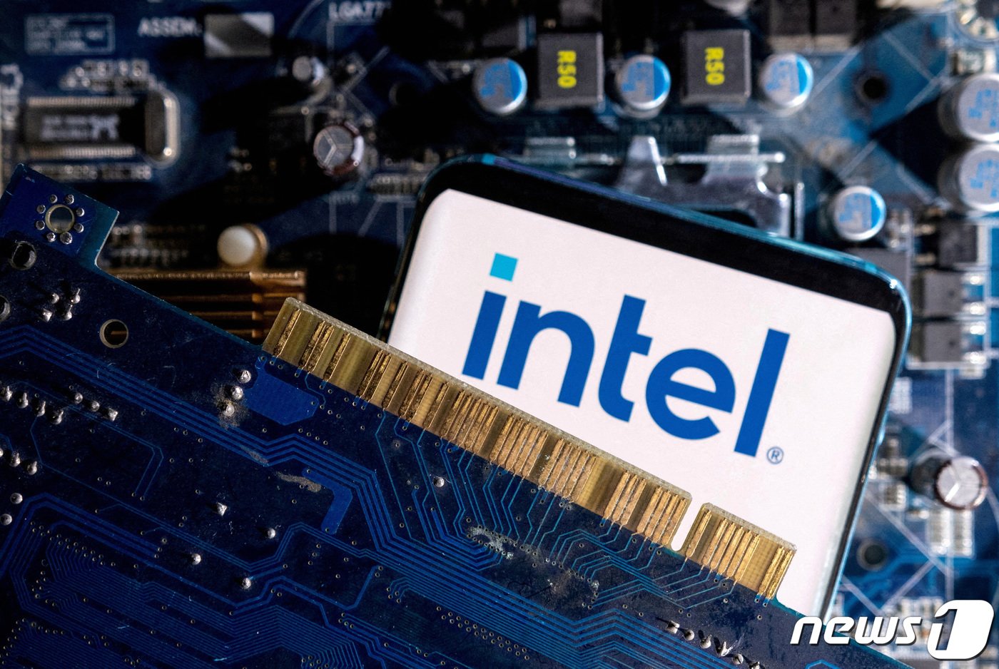 본문 이미지 - 인텔 로고. 2023.03.06/뉴스1 ⓒ 로이터=뉴스1 ⓒ News1 김민수 기자