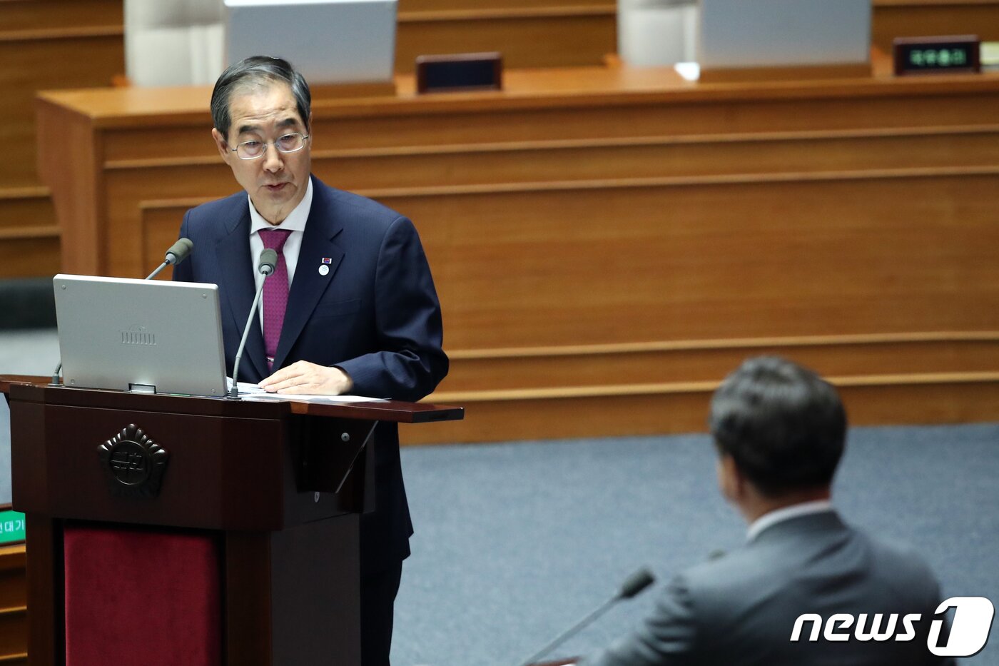 본문 이미지 - 한덕수 국무총리가 12일 오후 서울 여의도 국회 본회의장에서 열린 제407회 국회(임시회) 제 1차 본회의 대정부질문에서 윤호중 더불어민주당 의원 질의에 답변하고 있다. 2023.6.12/뉴스1 ⓒ News1 황기선 기자