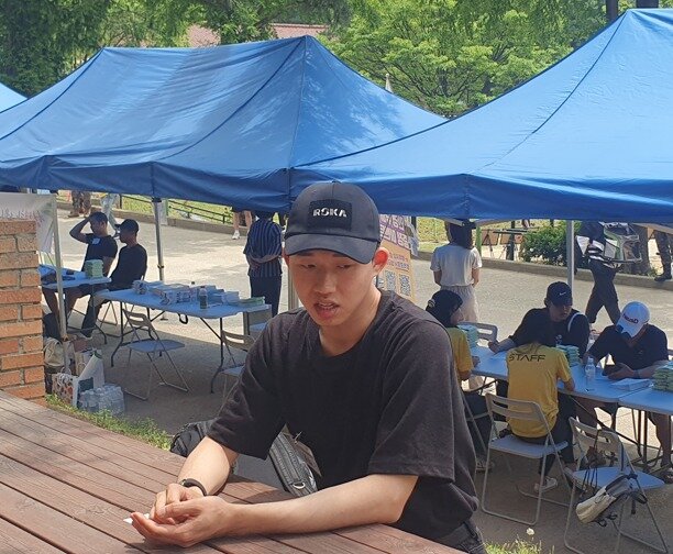 본문 이미지 - 12일 경기도 고양 소재 육군 9사단 백마 신병교육대에 입영한 김태호씨. (병무청 제공)