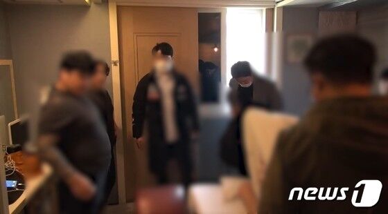 불법사금융 범죄 조직원 체포현장.(강원경찰청 제공) 2023.6.13/뉴스1