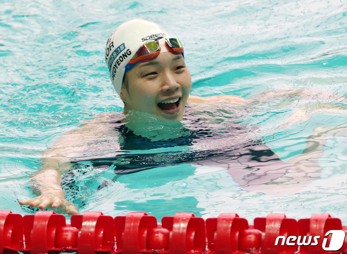 본문 이미지 - 대한민국 여자 수영 간판 김서영이 13일 오전 광주 광산구 남부대학교 시립국제수영장에서 열린 '제2회 광주 전국 수영선수권대회' 여자일반부 100m 접영 예선 경기를 마치고 활짝 웃고 있다. 2023.6.13/뉴스1 ⓒ News1 구윤성 기자