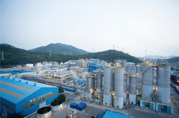 롯데케미칼, 3Q 적자 68.2% 개선…"석화 구조조정 적극 대응"(종합)