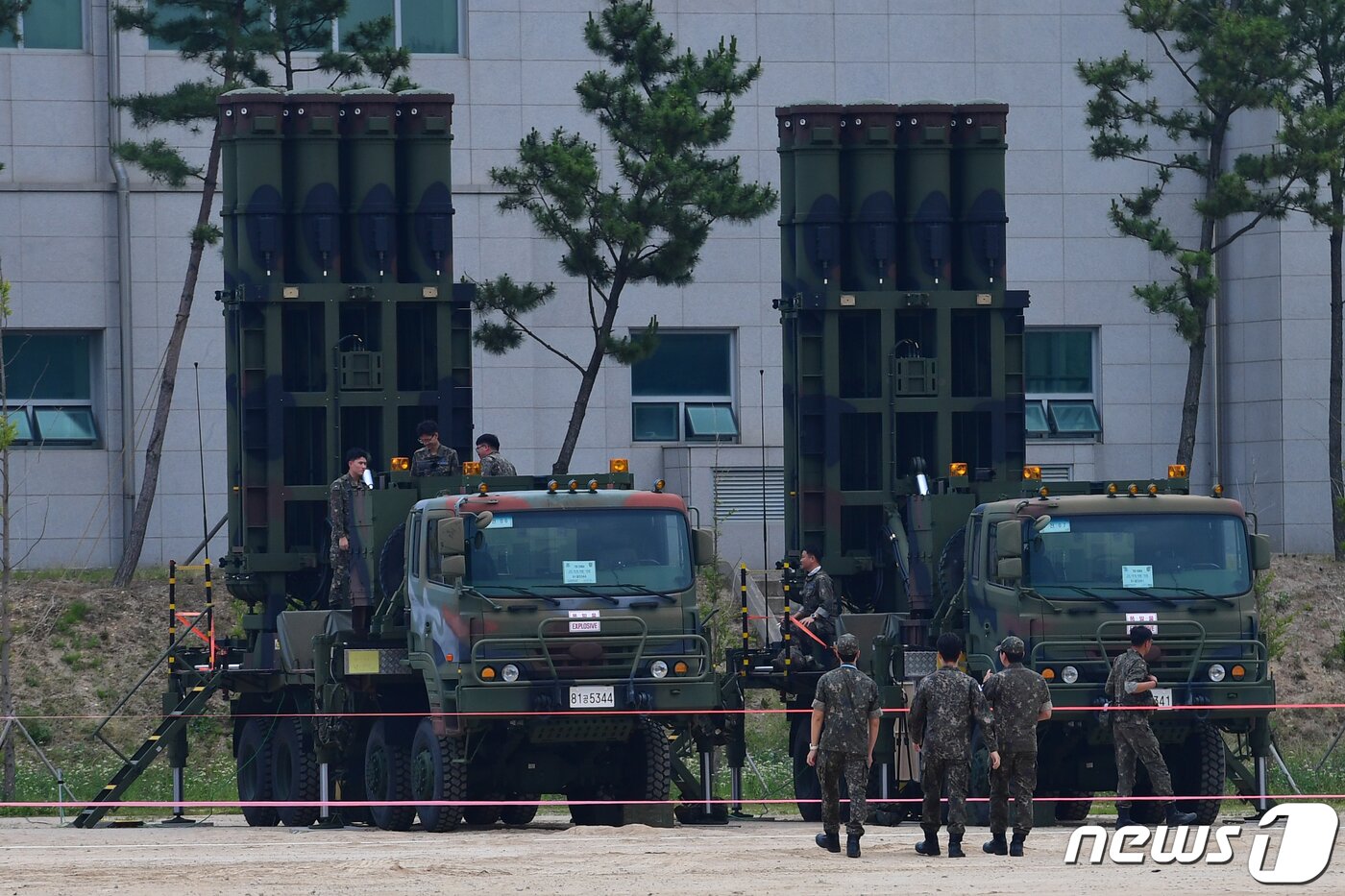 본문 이미지 - 13일 오후 경북 포항시 해병대 1사단에 실시된 한·미연합군사령부'2023년 연합지속지원훈련(CDEx)'에서 전투연병장에 천궁 미사일 부대가 배치돼 있다. 2023.6.13/뉴스1 ⓒ News1 최창호 기자