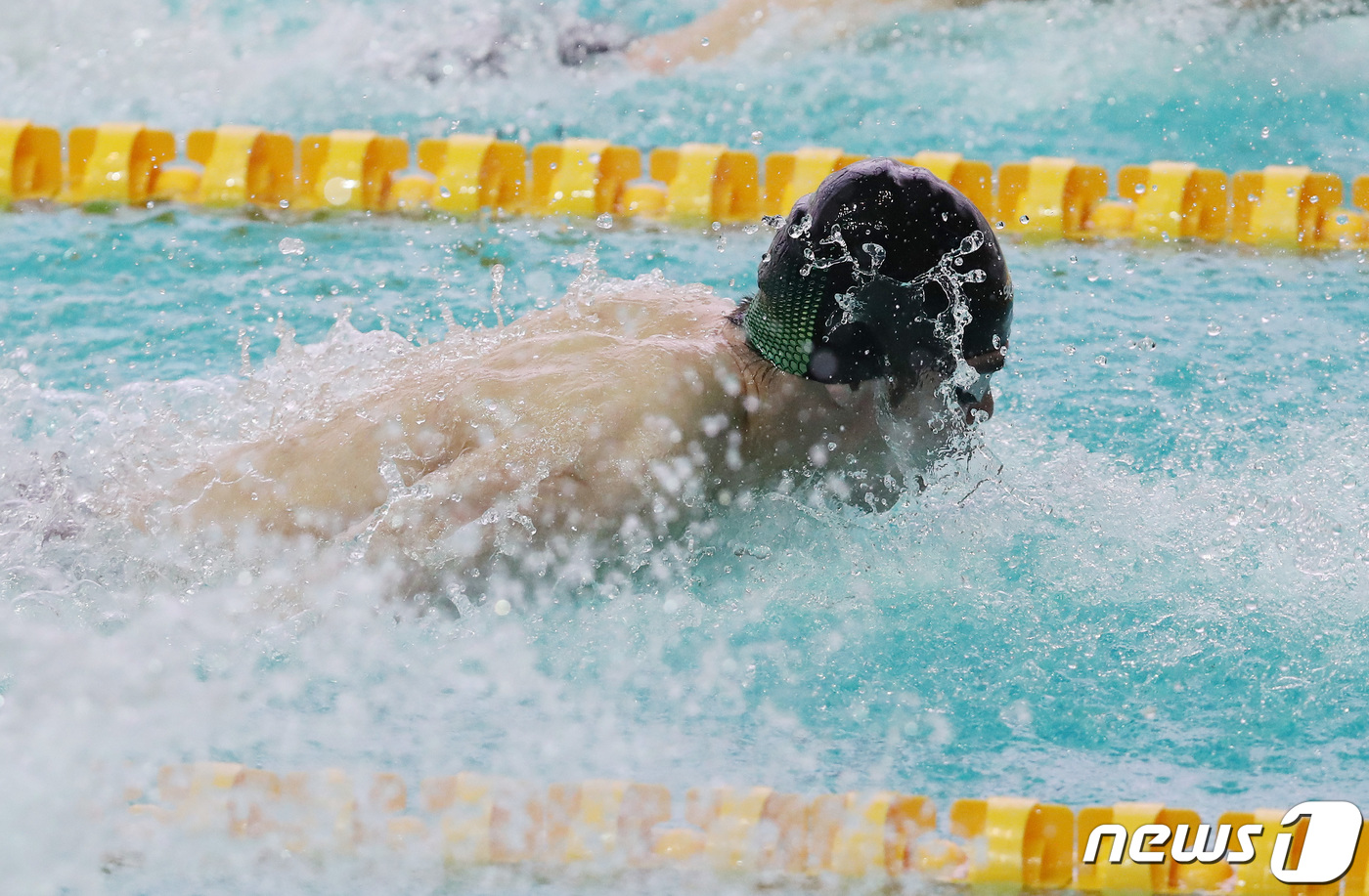 (광주=뉴스1) 구윤성 기자 = 김지훈(대전시체육회))이 14일 오전 광주 광산구 남부대학교 시립국제수영장에서 열린 '제2회 광주 전국수영선수권대회' 남자 일반부 50m 접영 예선 …