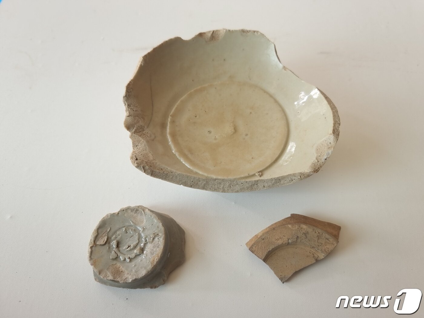 본문 이미지 - 무심사지 출토 중국제 도자기편