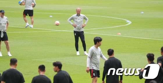 손흥민‧김민재 없는 클린스만호, 페루전서 첫승+새얼굴 캐낸다 - 뉴스1 손흥민‧김민재 없는 클린스만호, 페루전서 첫승+새얼굴 캐낸다 - 뉴스1
