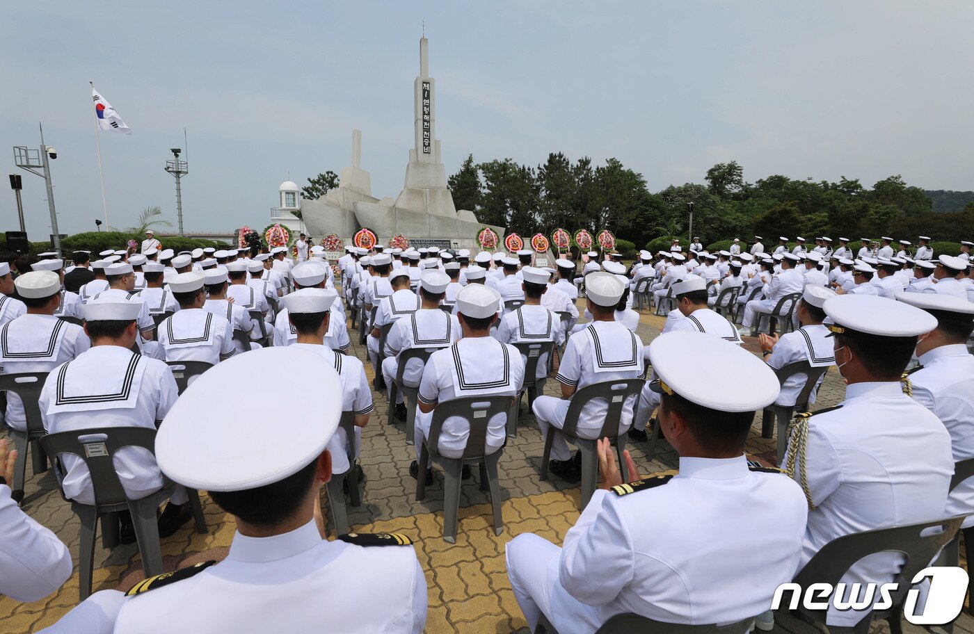 본문 이미지 - 15일 오전 경기 평택시 포승읍 해군 2함대 사령부에서 제1연평해전 전승 24주년 기념행사가 거행되고 있다. 2023.6.15/뉴스1 ⓒ News1 김영운 기자