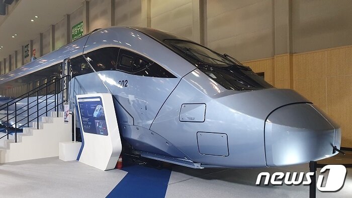 본문 이미지 - 현대로템 EMU-320. 2023.6.14/뉴스1 김동규 기자ⓒ news1