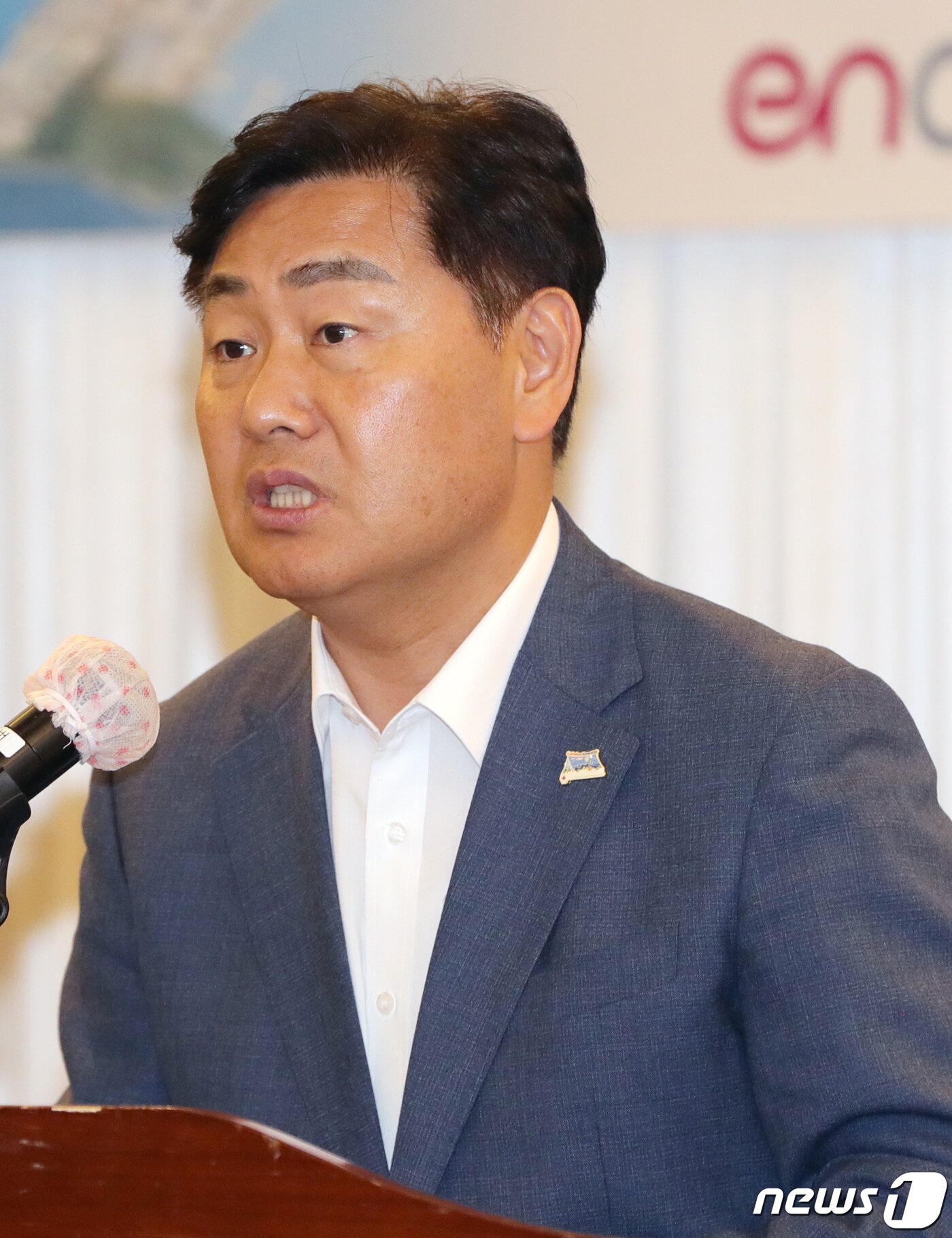 본문 이미지 - 김관영 전북도지사가 15일 전북 군산시 베스트웨스턴 호텔에서 열린 (주)이디엘 새만금 국가산업단지 투자협약식에 참석해 축사를 하고 있다. 2023.6.15/뉴스1 ⓒ News1 유경석 기자