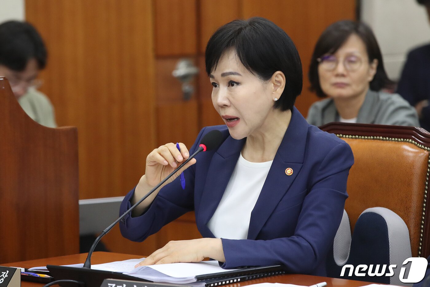본문 이미지 - 전현희 국민권익위원장이 15일 오후 서울 여의도 국회에서 열린 정무위원회 전체회의에서 의원들의 질의에 답변하고 있다. 2023.6.15/뉴스1 ⓒ News1 임세영 기자