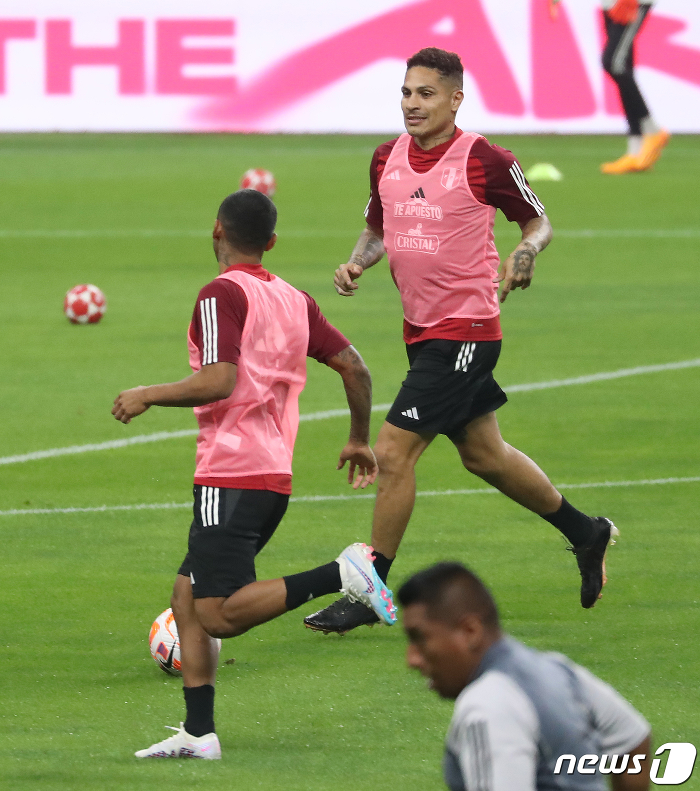 (부산=뉴스1) 윤일지 기자 = 페루 축구대표팀 파올로 게레로가 한국과의 평가전을 하루 앞둔 15일 오후 부산 아시아드주경기장에서 훈련을 하고 있다. 2023.6.15/뉴스1