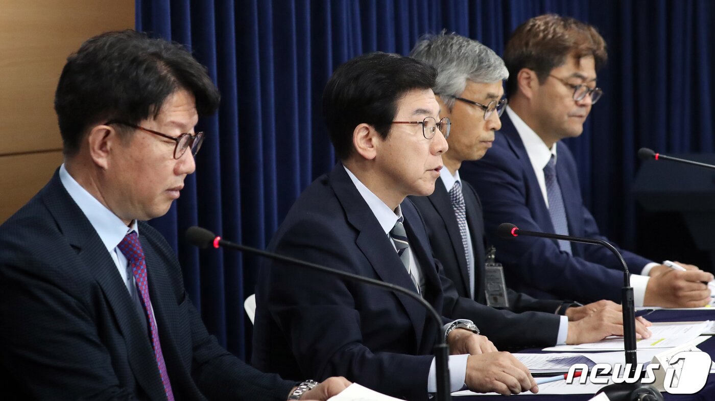 본문 이미지 - 최상대 기획재정부 2차관이 16일 서울 종로구 세종대로 정부서울청사에서 2022년 공공기관 경영실적 평가결과 발표를 하고 있다. 2023.6.16/뉴스1 ⓒ News1 김명섭 기자