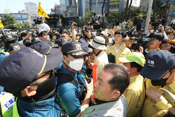 '퀴어축제 방해' 홍준표 전 시장 피소…대구지검, 불기소 처분