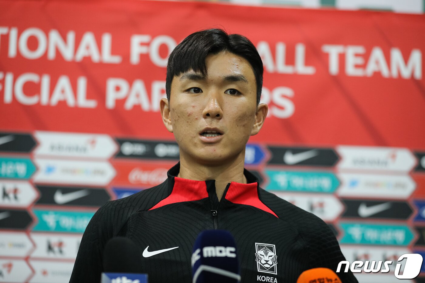 본문 이미지 - 축구대표팀 황인범이 엘살바도르와의 평가전을 이틀 앞둔 18일 대전 유성구 대전월드컵경기장에서 취재진 질문에 답하고 있다. 2023.6.18/뉴스1 ⓒ News1 유승관 기자