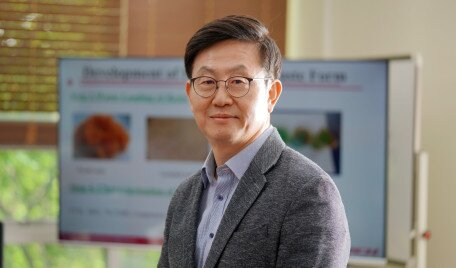 본문 이미지 - 엄우용 포학공과대학(포스텍) 첨단원자력공학부 교수 (포항공과대학 홈페이지 갈무리) 2023.06.19 /뉴스1