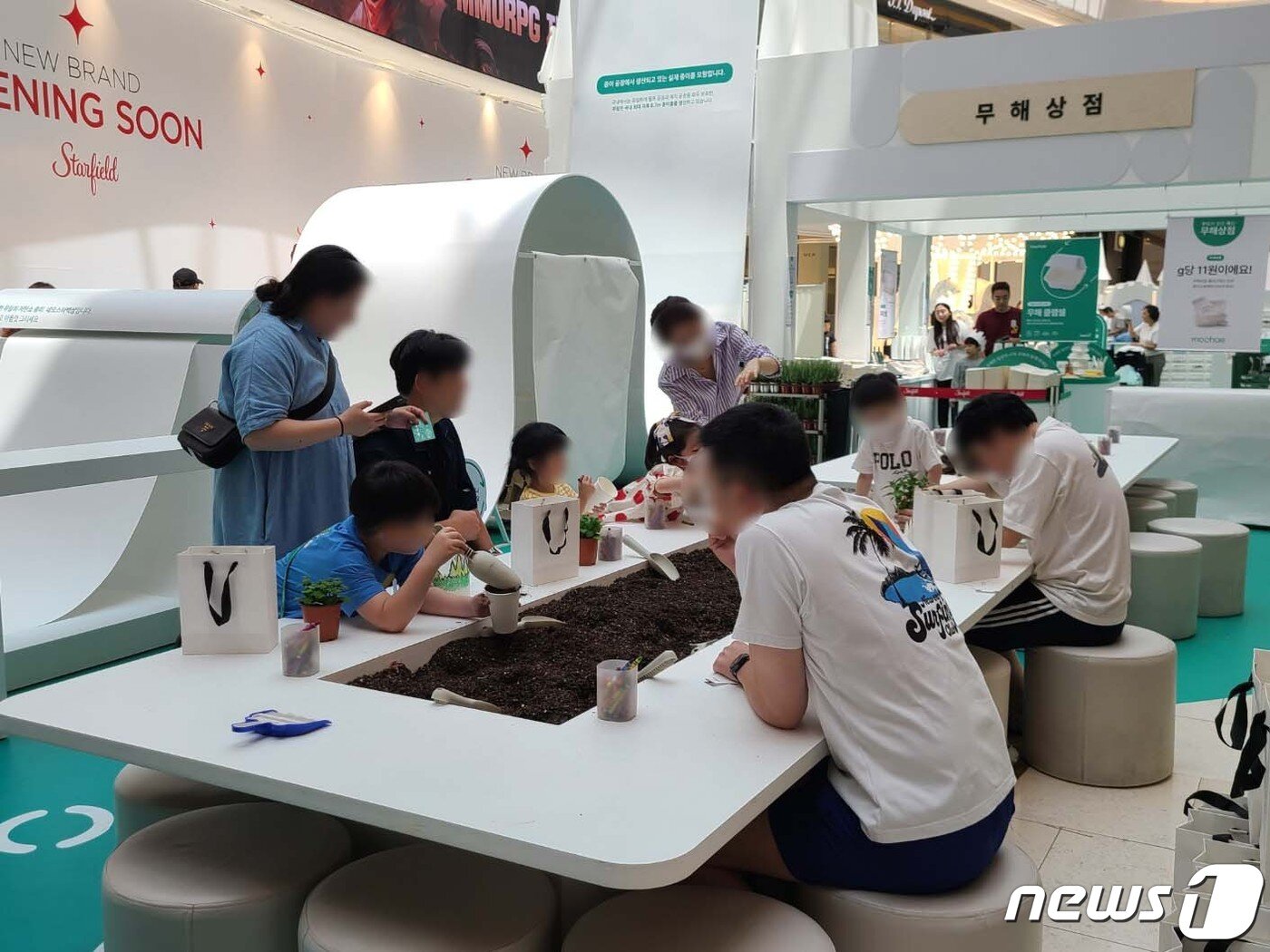 본문 이미지 -  펄프·제지기업 무림페이퍼가 신세계 스타필드하남 1층에 마련한 &#39;페이퍼 어드벤처-무해월드&#39; ⓒ 뉴스1 김민석 기자 