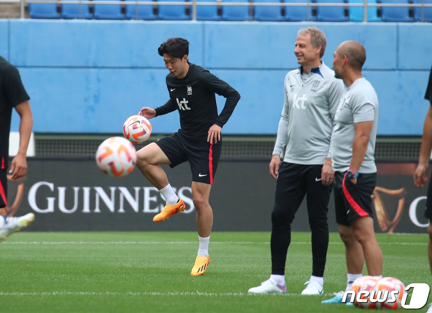 축구대표팀 손흥민이 엘살바도르와의 평가전을 앞둔 19일 대전 유성구 대전월드컵경기장에서 훈련하고 있다. 2023.6.19/뉴스1 ⓒ News1 김기태 기자