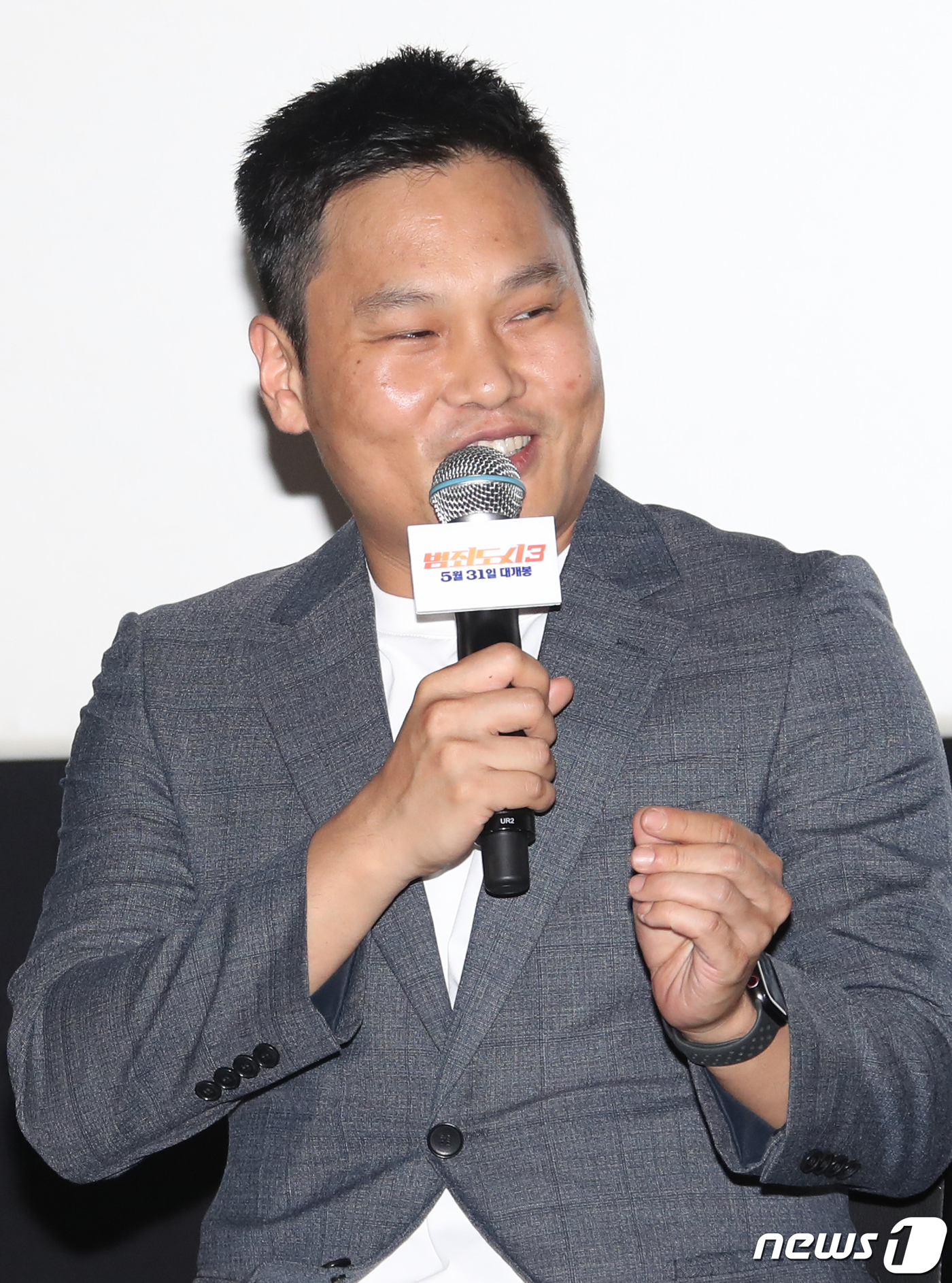 (서울=뉴스1) 권현진 기자 = 이상용 감독이 19일 오후 서울 강남구 메가박스 코엑스에서 진행된 영화 '범죄도시3' 글로벌 흥행 감사 쇼케이스에서 인사말을 하고 있다.‘범죄도시3 …