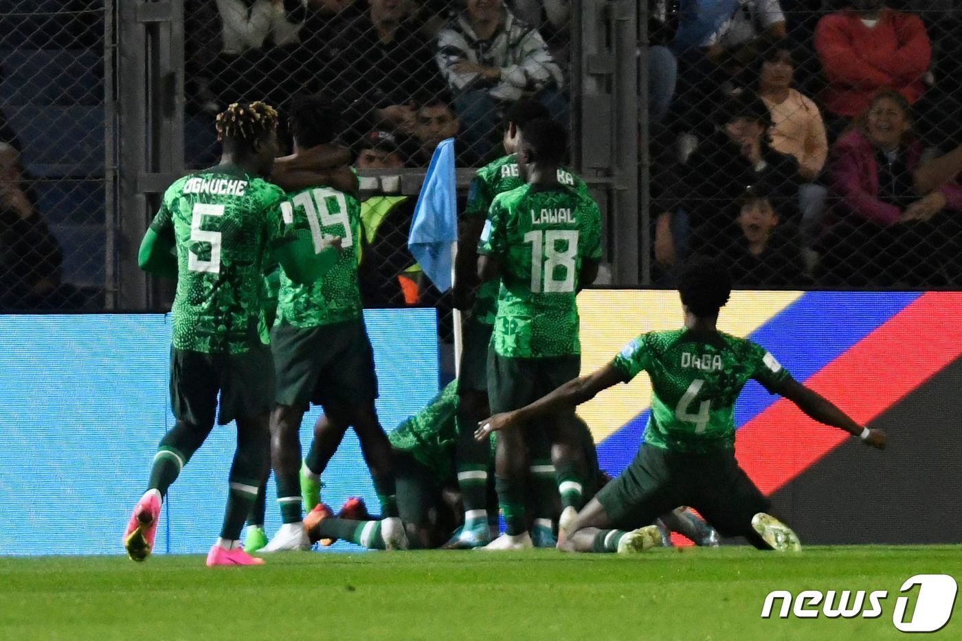 본문 이미지 - 한국과 4강 진출을 다투는 나이지리아. ⓒ AFP=뉴스1