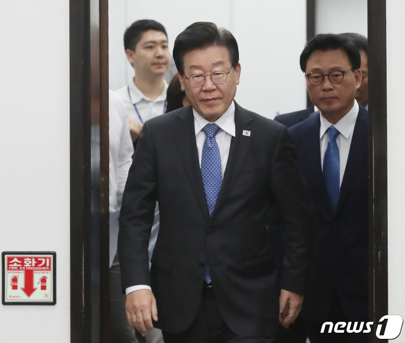 본문 이미지 - 이재명 더불어민주당 대표가 2일 오전 서울 여의도 국회에서 열린 최고위원회의에 참석 하고 있다. 2023.6.2/뉴스1 ⓒ News1 송원영 기자