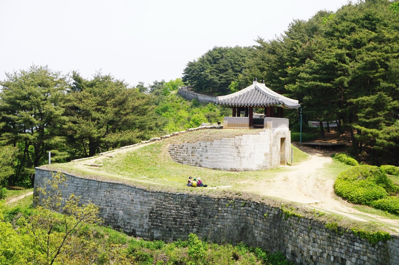 본문 이미지 - 상당산성 서문(한국관광공사 제공)