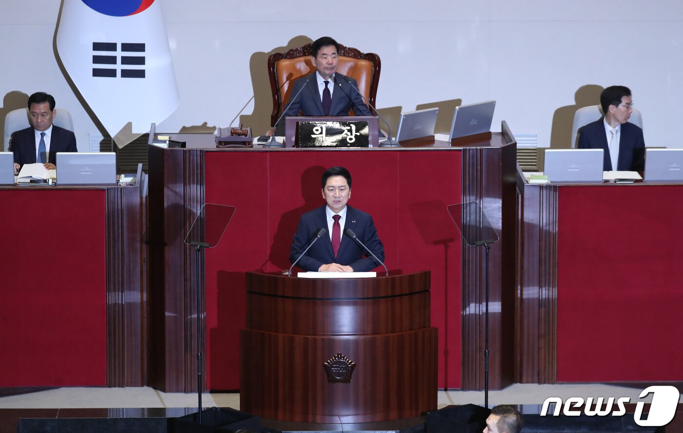 본문 이미지 - 김기현 국민의힘 대표가 20일 오전 서울 여의도 국회에서 열린 제407회국회(임시회) 5차 본회의에서 교섭단체 대표연설을 하고 있다. 2023.6.20/뉴스1 ⓒ News1 송원영 기자