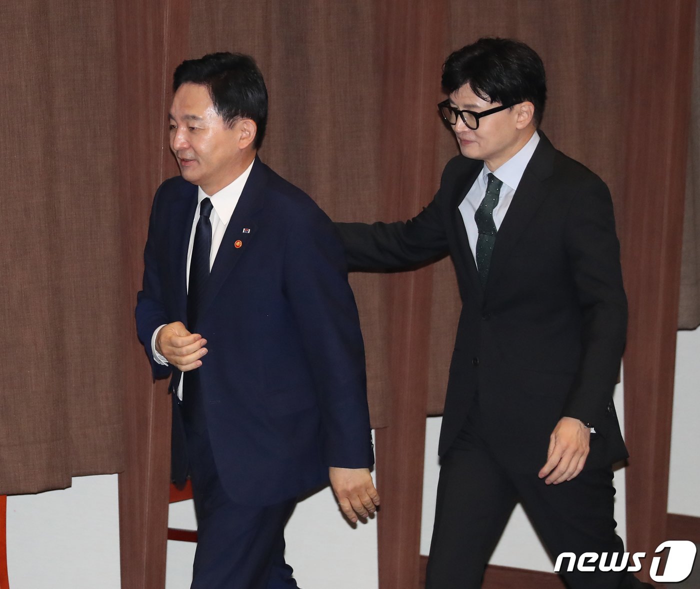 본문 이미지 - 원희룡 국토교통부 장관과 한동훈 법무 장관이 20일 오전 서울 여의도 국회에서 열린 제407회 국회(임시회) 제5차 본회의에 참석하고 있다. 2023.6.20/뉴스1 ⓒ News1 송원영 기자