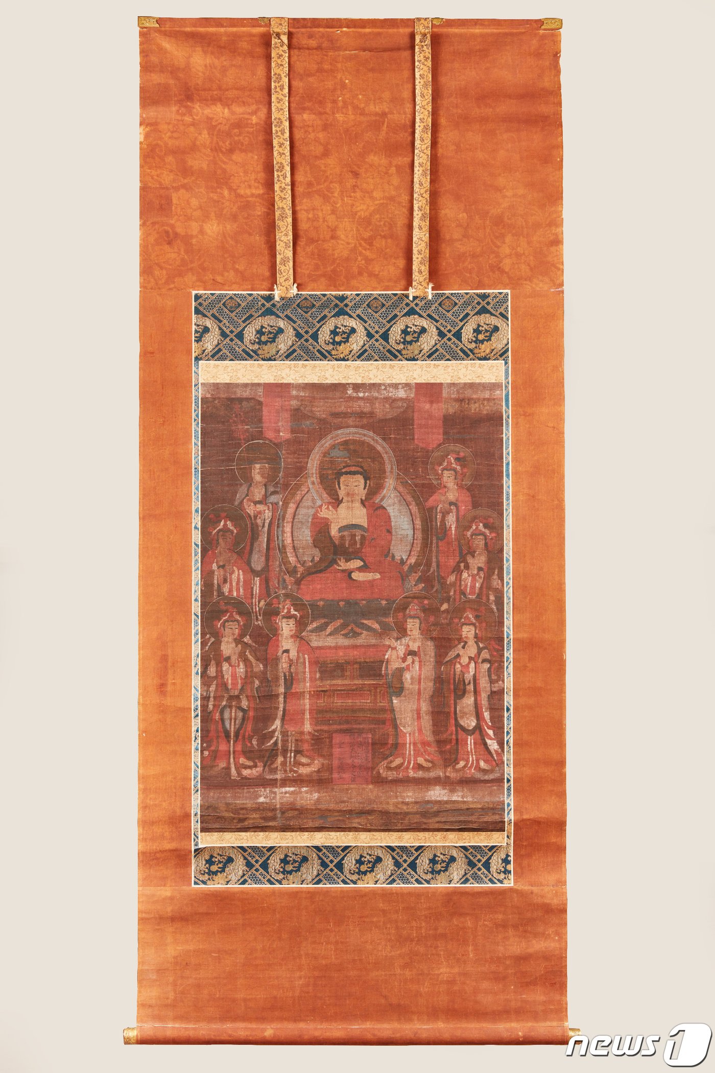 본문 이미지 - 보물로 지정된 '아미타팔대보살도'. (문화재청 제공) 