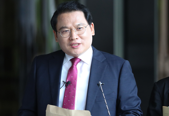 "선관위 서버업체 쌍방울 연관" 주장 강신업, 1000만 원 배상