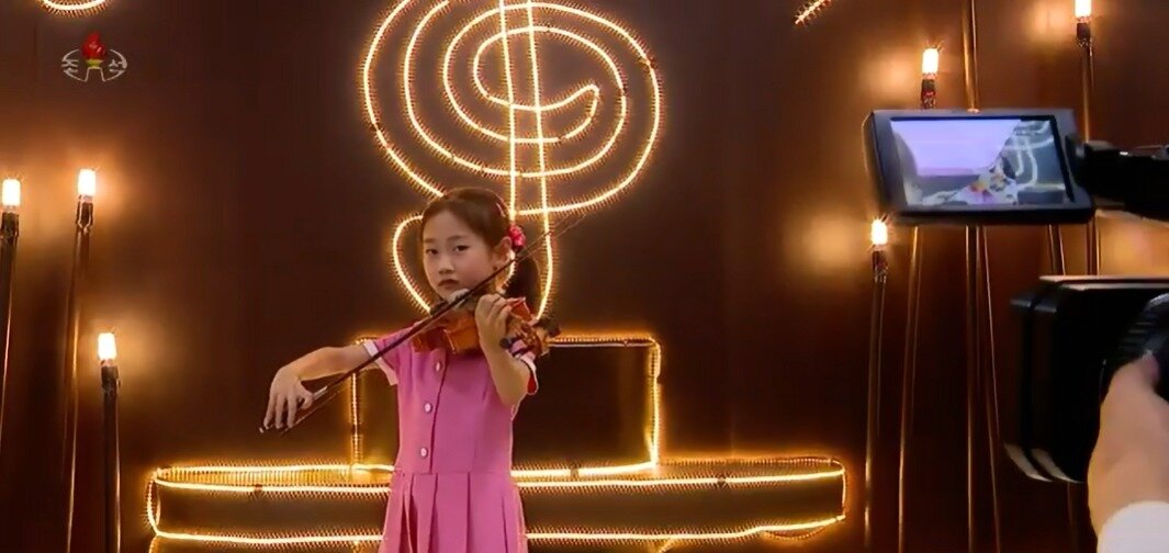 본문 이미지 - 북한에 어린이들을 전문으로 촬영하는 스튜디오가 등장해 눈길을 끈다. (조선중앙TV 갈무리)ⓒ News1