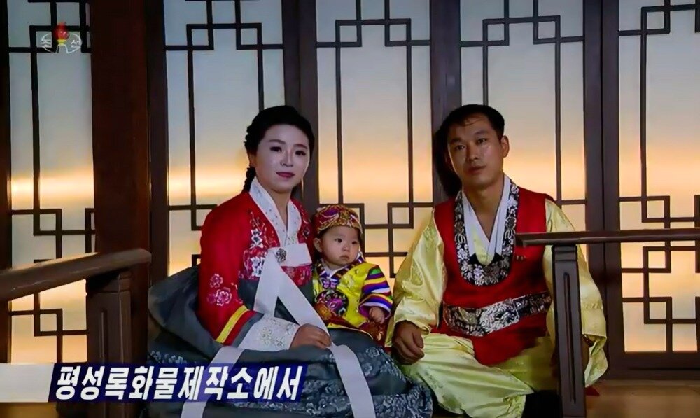 본문 이미지 - 북한에 어린이들을 전문으로 촬영하는 스튜디오가 등장해 눈길을 끈다. (조선중앙TV 갈무리)ⓒ News1