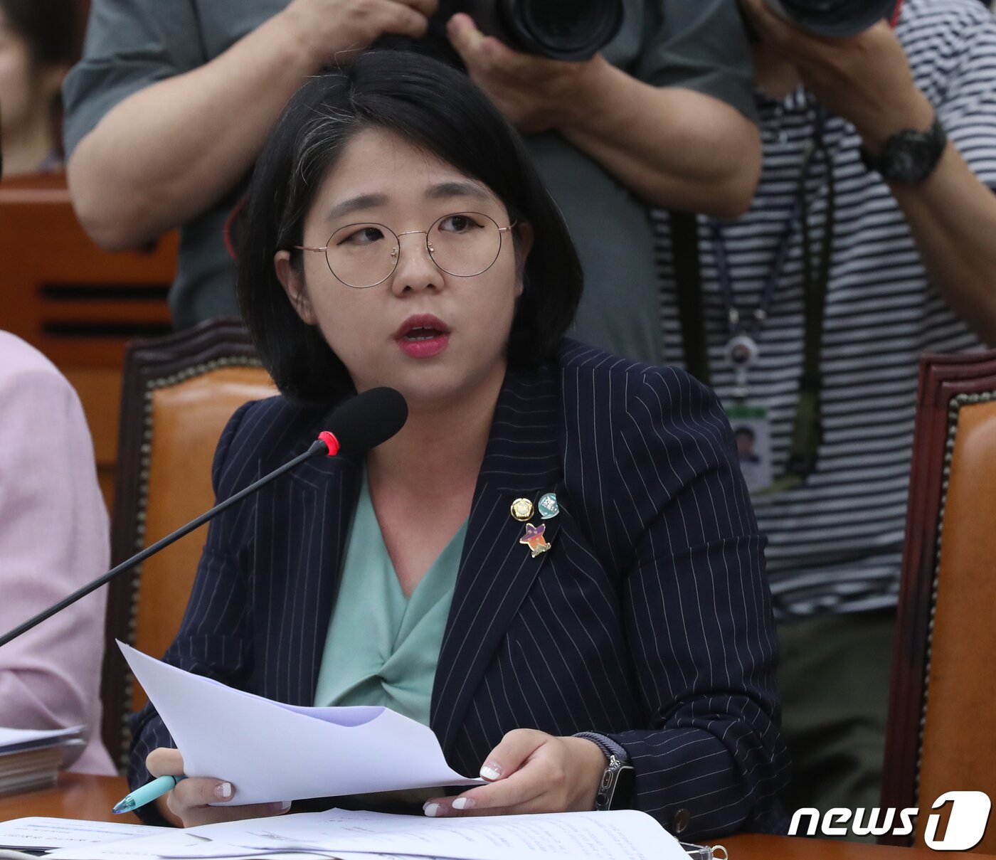 본문 이미지 - 용혜인 기본소득당 의원이 22일 오전 서울 여의도 국회에서 열린 행정안전위원회 전체회의에서 질의를 하고 있다. 2023.6.22/뉴스1 ⓒ News1 송원영 기자