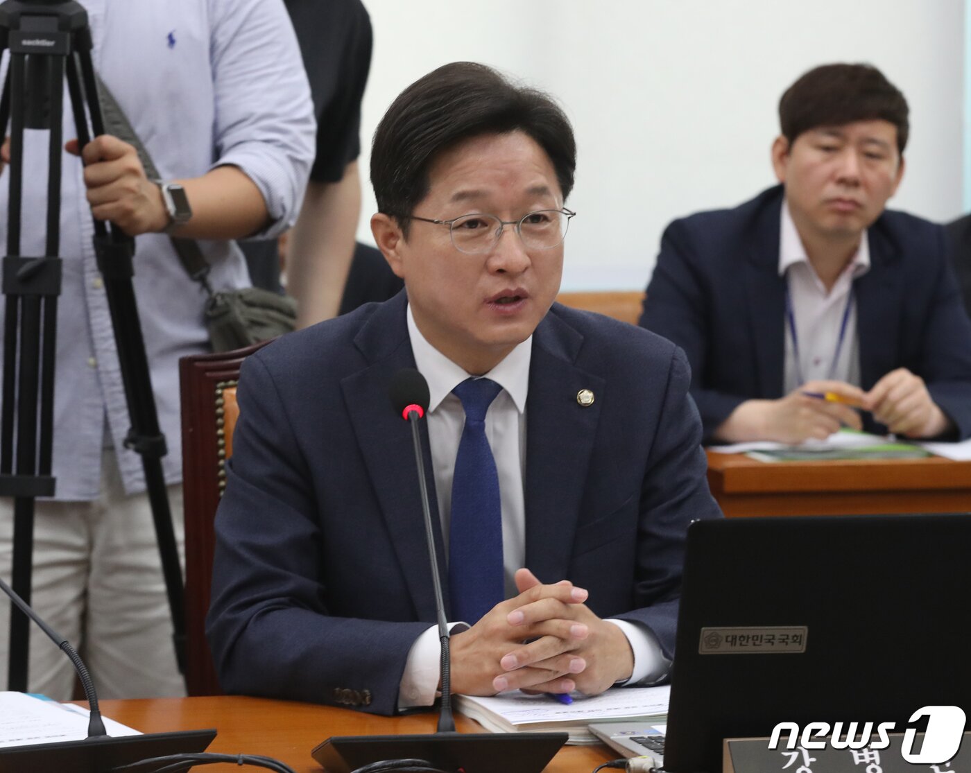 본문 이미지 - 강병원 더불어민주당 행안위 간사가 22일 오전 서울 여의도 국회에서 열린 행정안전위원회 전체회의에서 발언을 하고 있다. 2023.6.22/뉴스1 ⓒ News1 송원영 기자