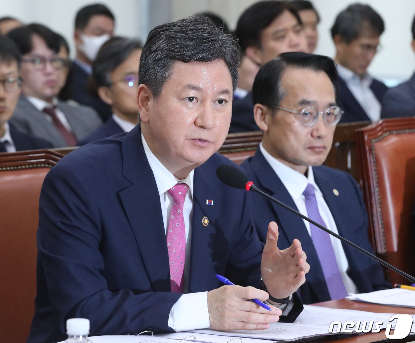 본문 이미지 - 한창섭 행정안전부 장관 직무대행이 22일 오전 서울 여의도 국회에서 열린 행정안전위원회 전체회의에서 '이태원 참사' 관련 의원들의 질의에 답변하고 있다. 2023.6.22/뉴스1 ⓒ News1 송원영 기자