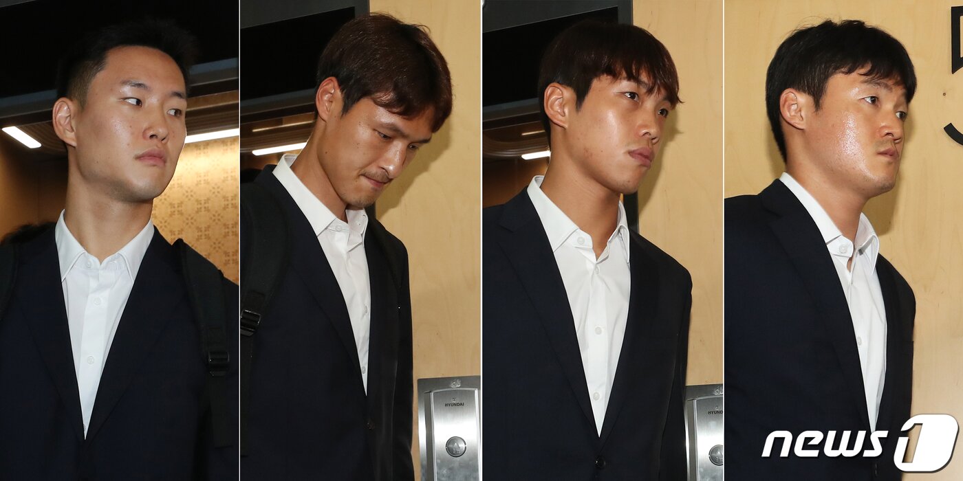 본문 이미지 - 인종차별적인 발언으로 논란을 일으킨 울산 현대 정승현(왼쪽부터), 박용우, 이명재, 이규성이 22일 서울 종로구 축구회관에서 열린 상벌위원회에 출석하고 있다. 2023.6.22/뉴스1 ⓒ News1 민경석 기자