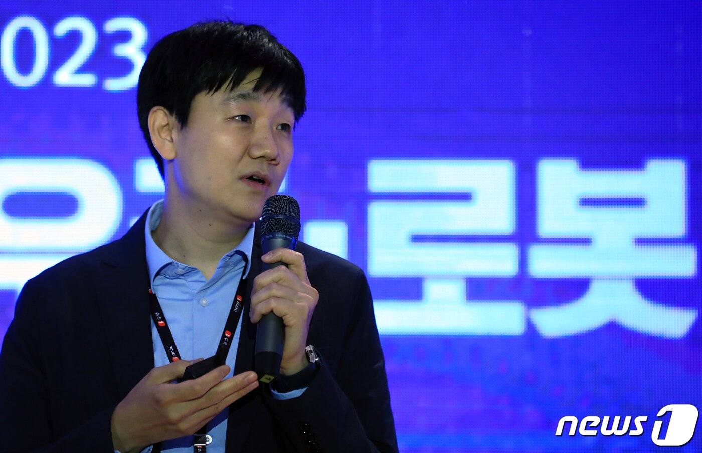 본문 이미지 - 백승민 LG전자 로봇선행연구소 연구소장이 22일 서울 중구 소공동 롯데호텔 사파이어볼룸에서 '인류의 확장: AI·우주·로봇 어떻게 준비할 것인가'를 주제로 열린 2023 뉴스1 미래산업포럼에서 세션3 발표를 하고 있다.  2023.6.22/뉴스1 ⓒ News1 박정호 기자