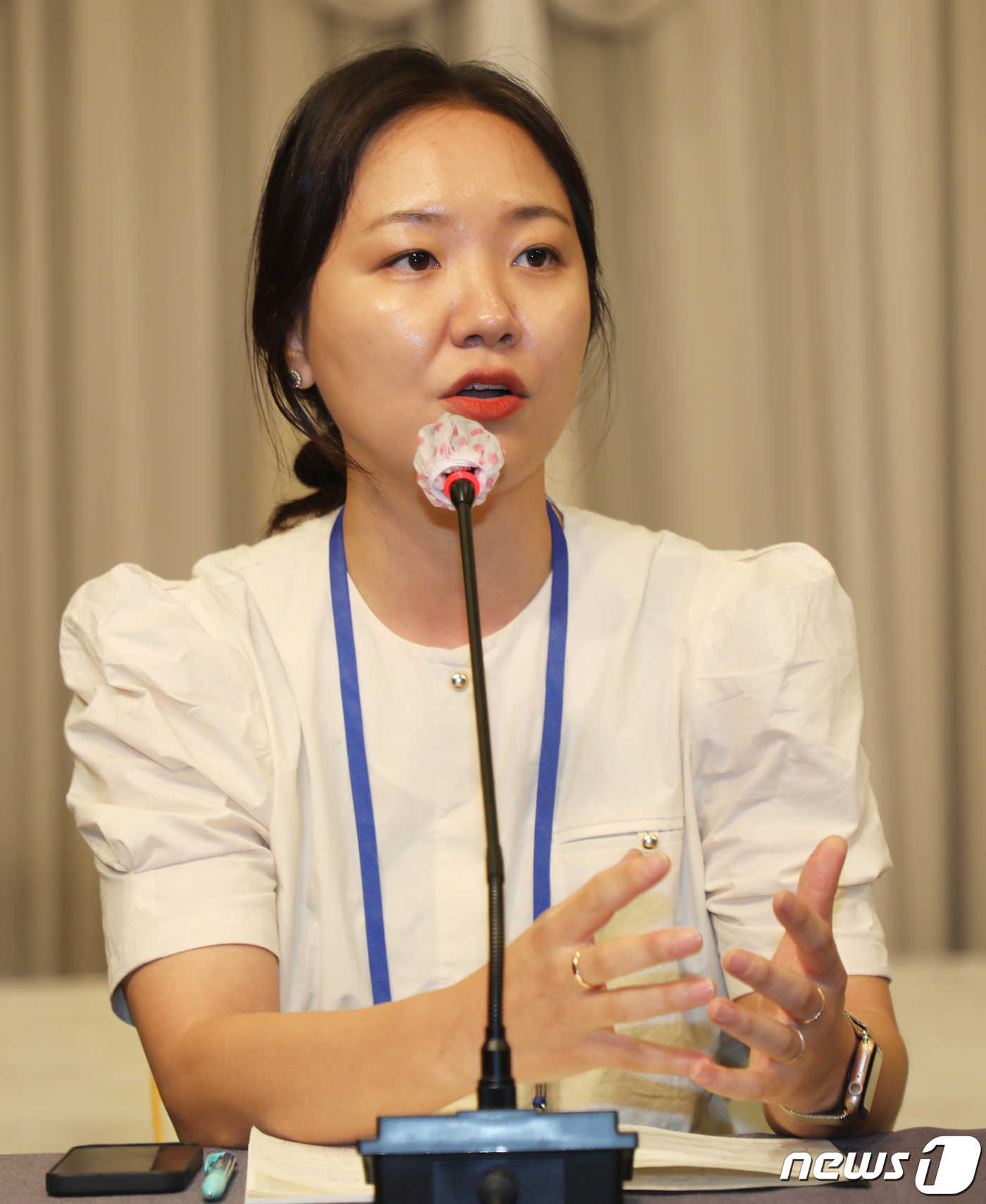 (제주=뉴스1) 오현지 기자 = 유서영 소풍벤처스 팀장이 23일 오후 제주시 아스타호텔에서 열린 제8회 제주플러스포럼에서 '농식품산업의 트렌드와 제주기업의 경쟁력 강화'를 주제로 …