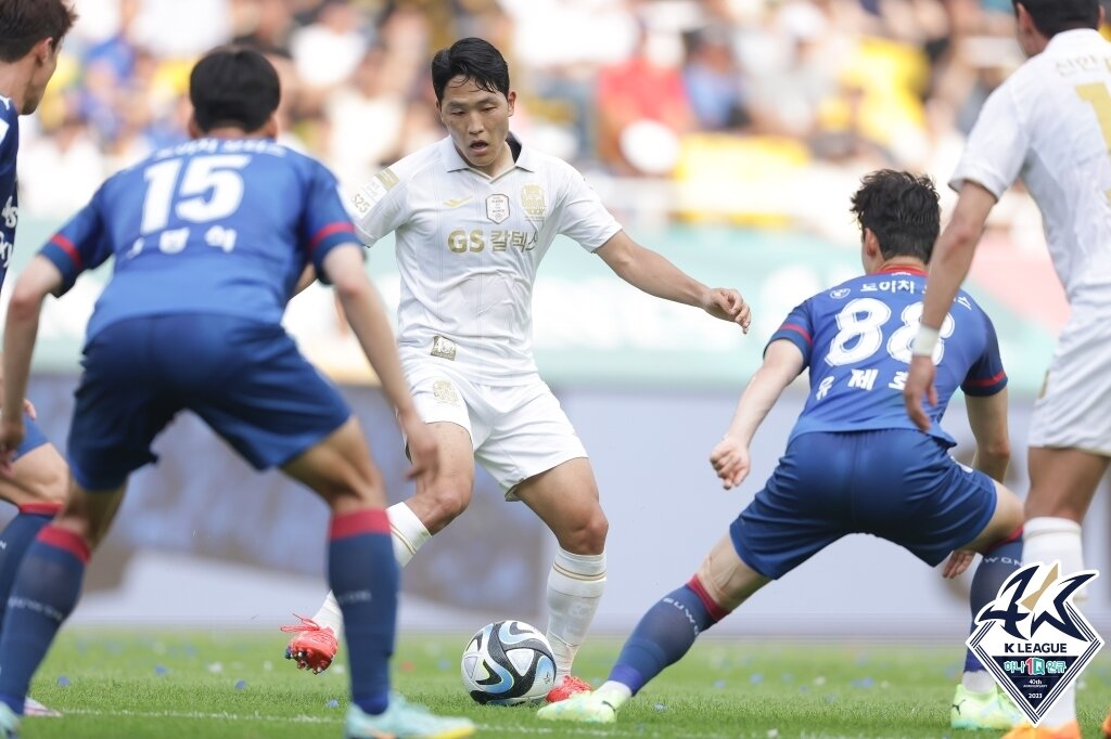 본문 이미지 - 서울이 슈퍼매치에서 수원을 1-0으로 이겼다.(한국프로축구연맹 제공)  